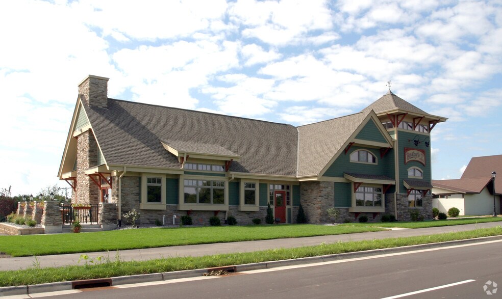 Primary Photo Of S67W14831 Janesville Rd, Muskego Bar For Sale