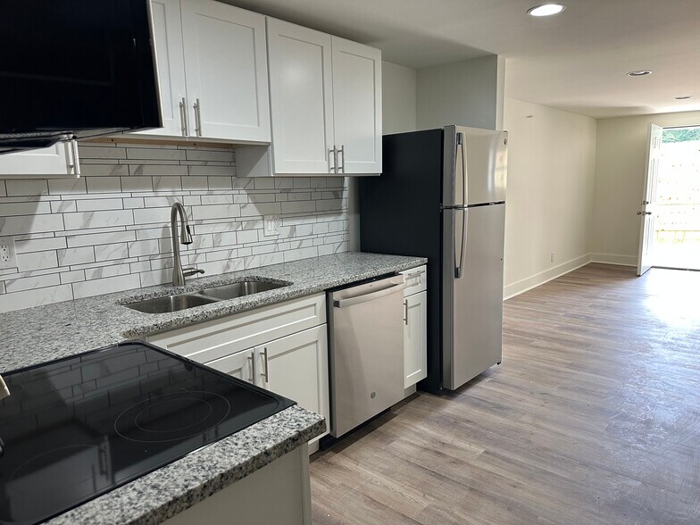 More Photos Of 125 Jones St, Blue Ridge Apartments For Sale