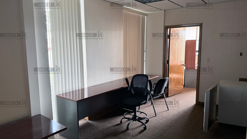 More Photos Of 509 S Union Ave, Springfield Light Distribution For Sale