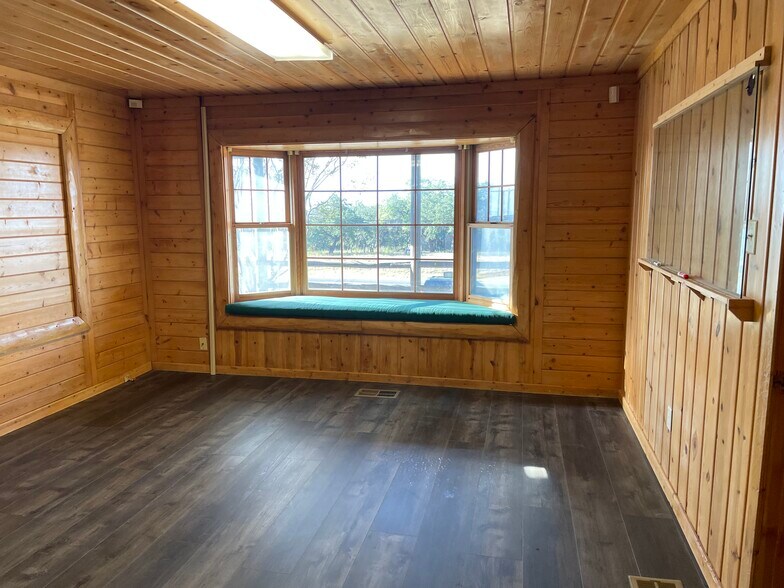 More Photos Of 4225 E Highway 290, Dripping Springs Office For Lease