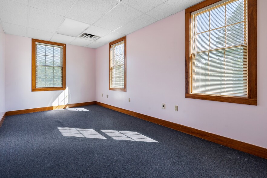 More Photos Of 41 Liberty Hill Rd, Henniker Medical For Sale