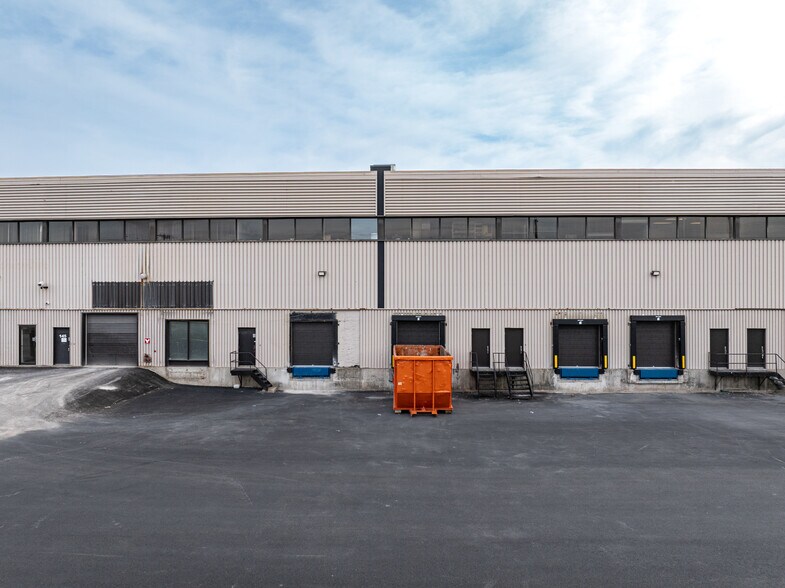 More Photos Of 1400 Av St-Jean-Baptiste, Québec Storefront Retail Office For Lease