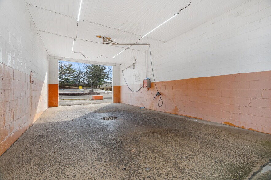More Photos Of 1620 Keuper Blvd NE, Massillon Carwash For Sale