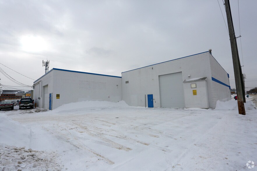 More Photos Of 10576-10593 106th St NW, Edmonton Flex For Lease