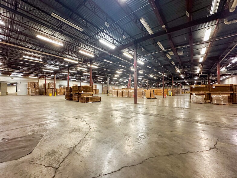 More Photos Of 300 Diamond Dr NW, Huntsville Warehouse For Lease