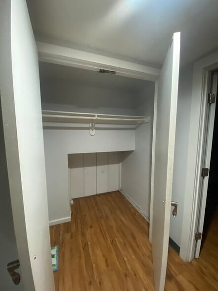 More Photos Of 180 W 80th St, New York Apartments For Lease