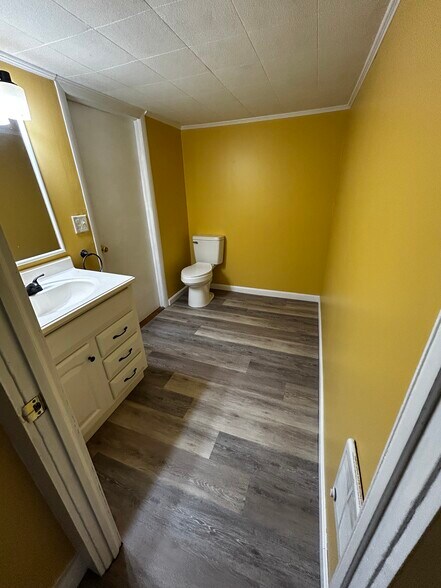 More Photos Of 283 Route 169, Woodstock Storefront For Lease