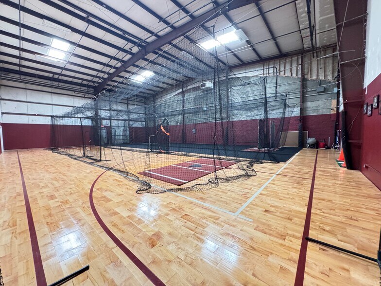 More Photos Of 64 Commonwealth Ave, Bristol Health Club For Sale