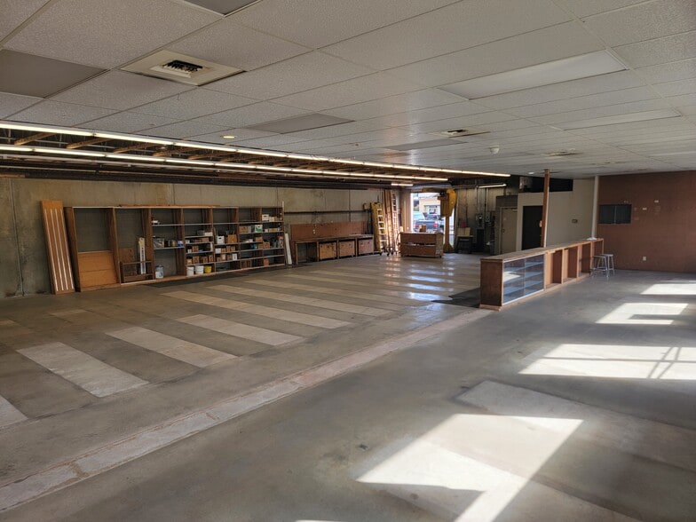 More Photos Of 532 Oregon Way, Longview Auto Repair For Lease