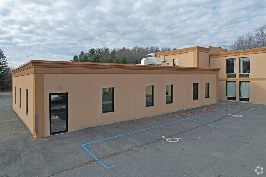 More Photos Of 127 Ontario Dr, Mount Hope Hotel For Sale