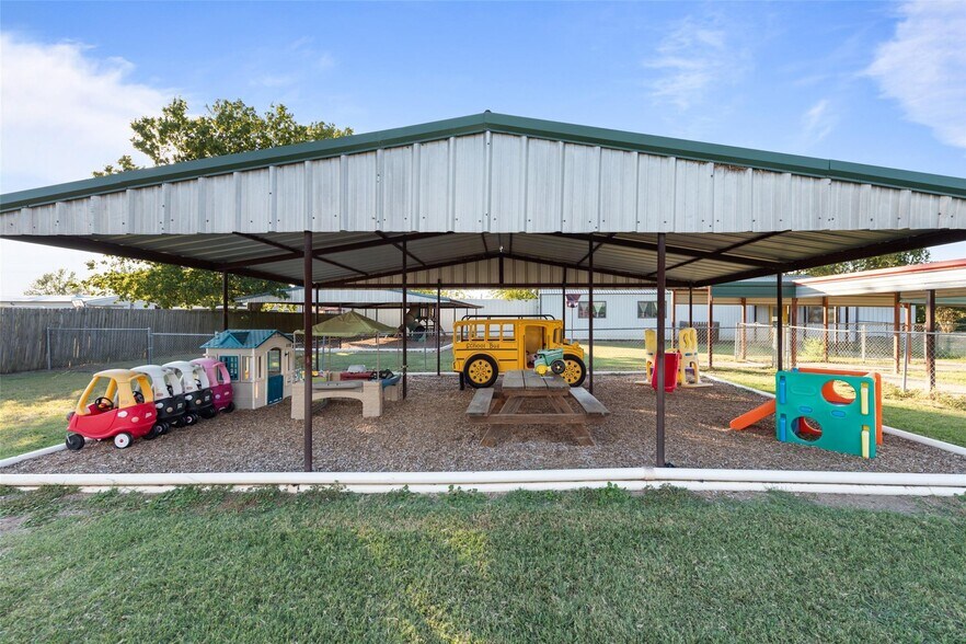 More Photos Of 9549 County Road 155, Kaufman General Retail For Sale