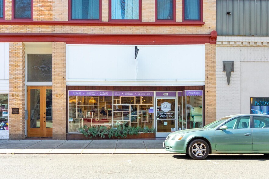 More Photos Of 622-630 SE Jackson St, Roseburg Storefront For Sale
