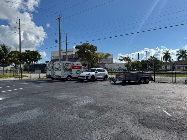 More Photos Of 1822 N Dixie Hwy, Hollywood Storefront Retail Residential For Sale