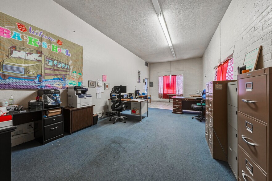 More Photos Of 14420 Lakeshore Dr, Clearlake Office For Sale