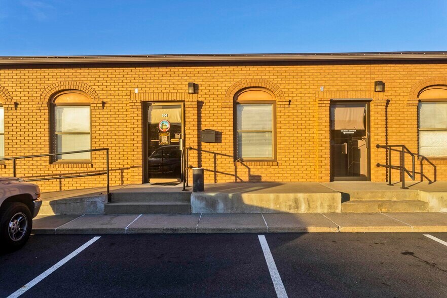 More Photos Of 55 Main St, Chicopee Storefront Retail Office For Lease