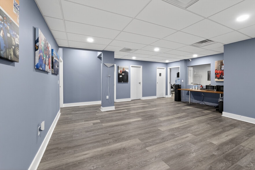 More Photos Of 1501 N Walnut St, Wilmington Office For Sale