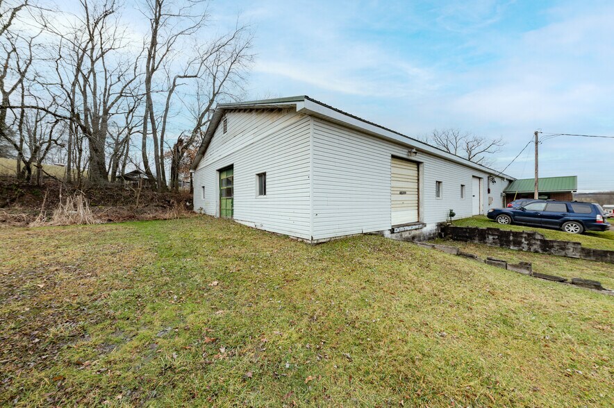 More Photos Of 40 Jennmar Dr, Reedsville Distribution For Sale