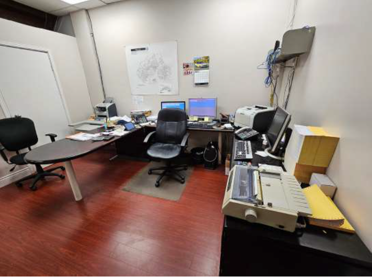 More Photos Of 2355 Derry Rd E, Mississauga Office For Sale
