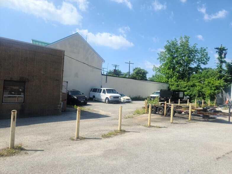 More Photos Of 5808 York Rd, Baltimore Office For Lease