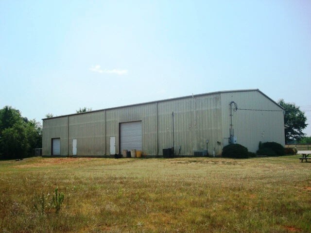 More Photos Of 745 W Moores Crossing Rd, Thomaston Sports And Entertainment For Sale