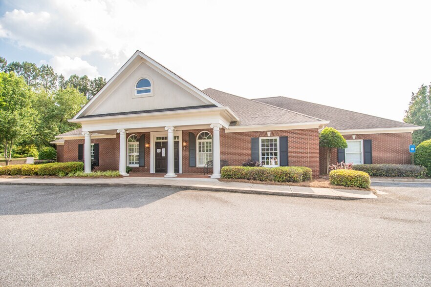 More Photos Of 385 Hawthorne Ln, Athens Medical For Lease