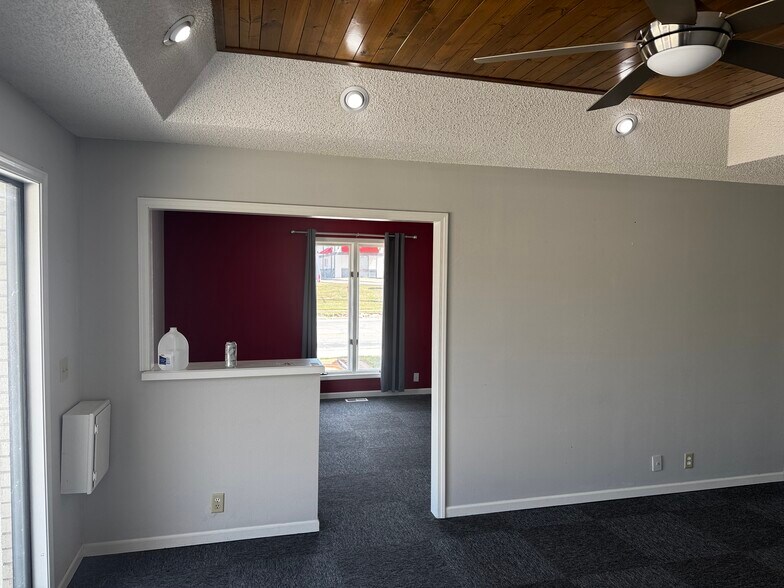 More Photos Of 506 N Maguire St, Warrensburg Office For Lease