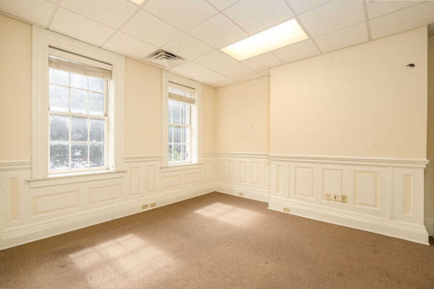 More Photos Of 26 E Bryan St, Savannah Office For Sale