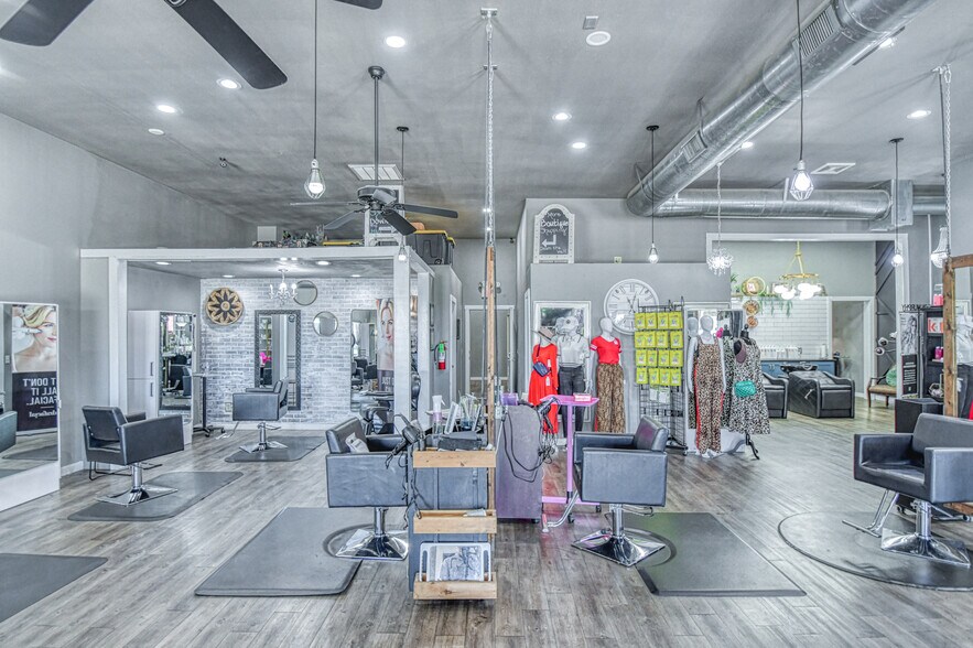 More Photos Of 91 Monroe Ave NE, Piedmont Freestanding For Sale