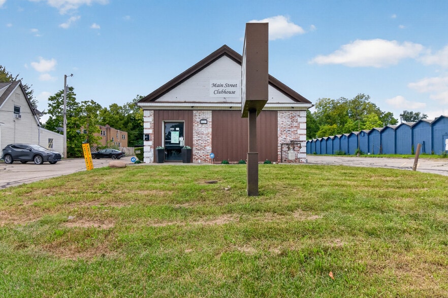 Primary Photo Of 5425 N Main St, Dayton Freestanding For Sale