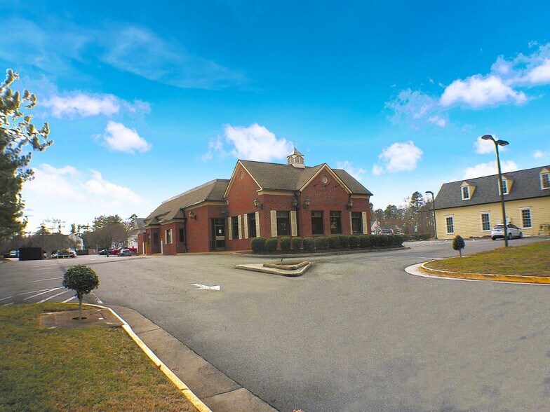 More Photos Of 13822 Village Place Dr, Midlothian Restaurant For Lease