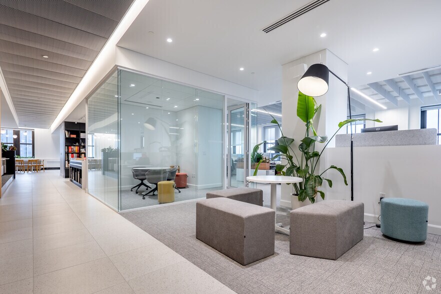 More Photos Of 360 Rue Saint-Jacques, Montréal Office For Lease