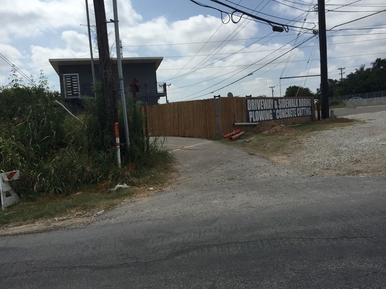 More Photos Of 8550 Old Grissom Rd, San Antonio Freestanding For Sale
