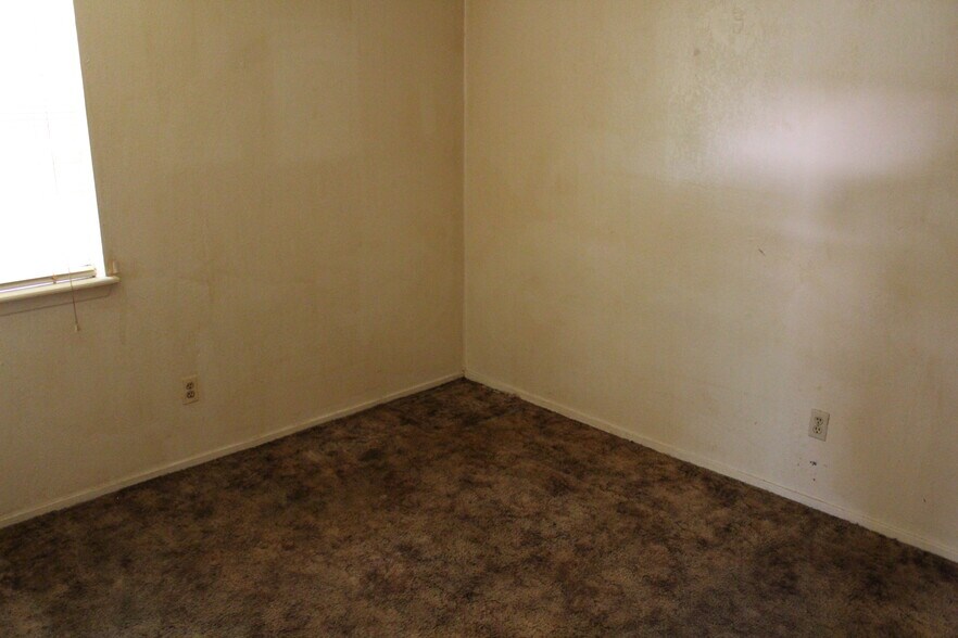 More Photos Of 200 N Jefferson St, Abilene Apartments For Sale