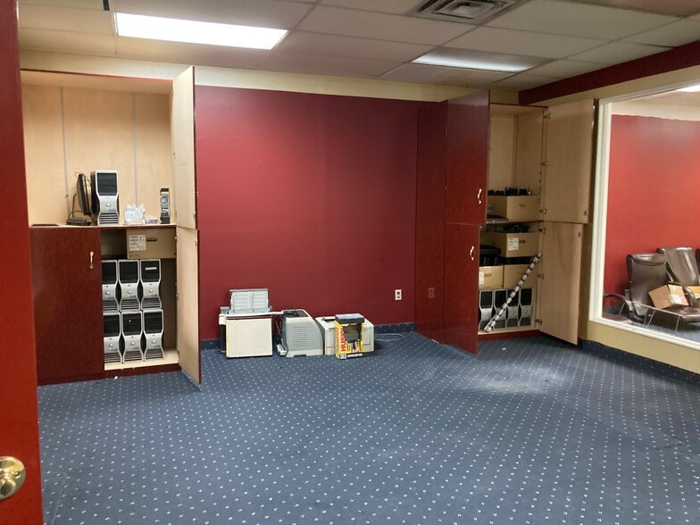 More Photos Of 423 Main St, Hackensack Flex For Lease