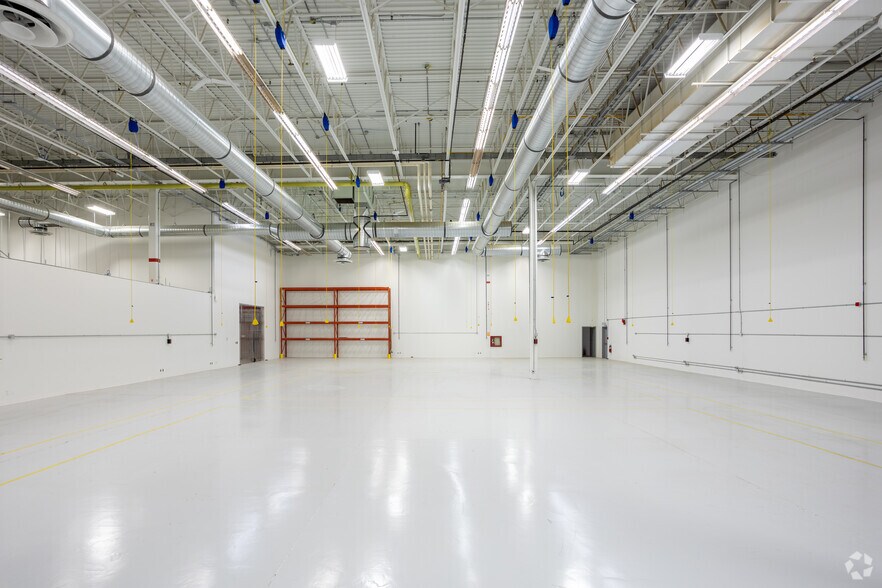 More Photos Of 2-10 Smed Ln SE, Calgary Distribution For Lease