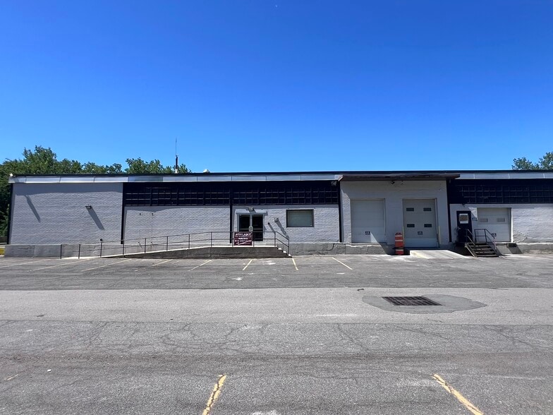 More Photos Of 102 Fairview Park Dr, Elmsford Warehouse For Lease