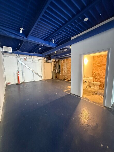 More Photos Of 1111 W Randolph St, Chicago Storefront Retail Residential For Lease