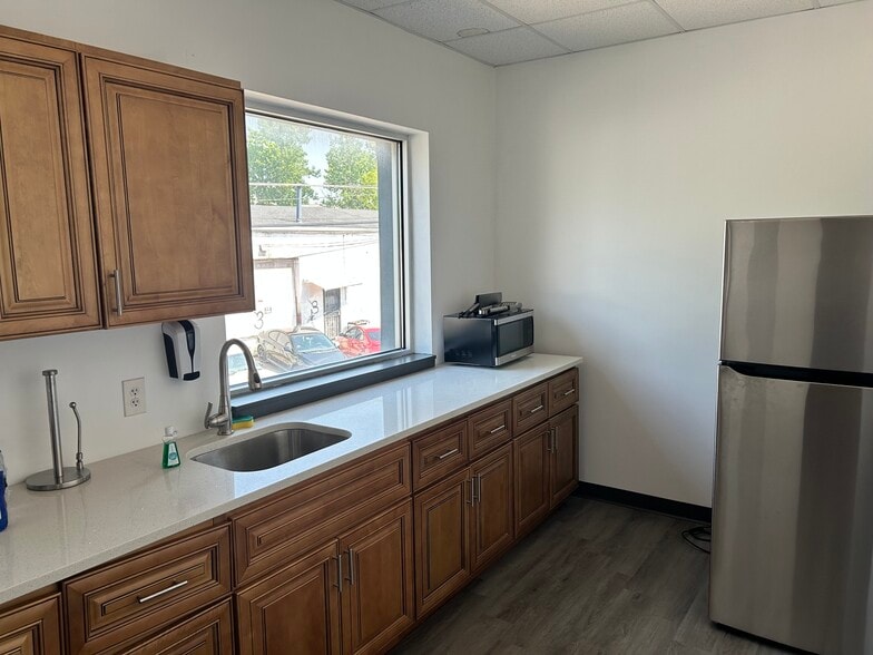 More Photos Of 7900 Pulaski Hwy, Rosedale Industrial For Lease