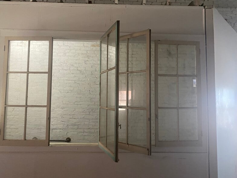 More Photos Of 8-10 Alyea St, Newark Storefront For Lease