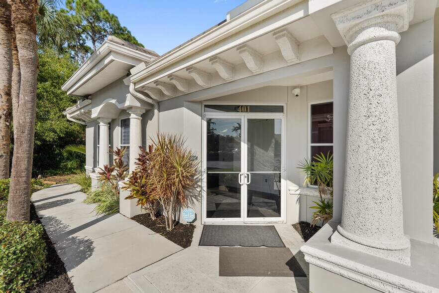 More Photos Of 13730 Cypress Terrace Cir, Fort Myers Medical For Sale