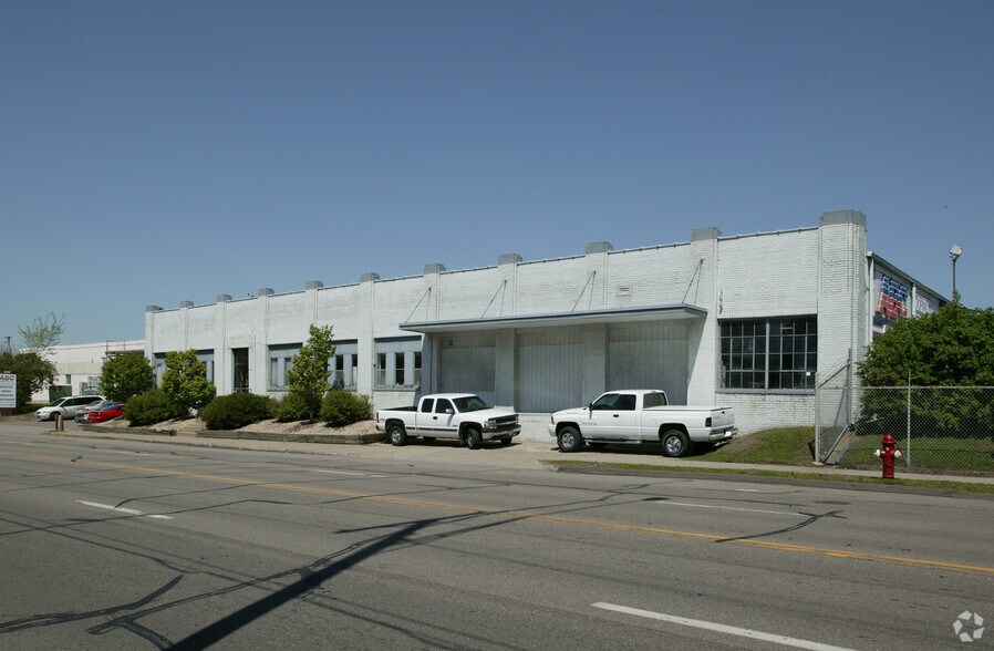 2801 E Hennepin Ave, Minneapolis, MN 55413 Industrial For Lease
