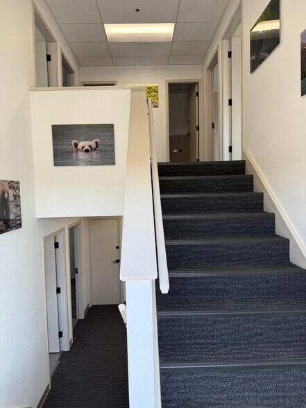 More Photos Of 35186 Kenai Spur Hwy, Soldotna Office For Lease