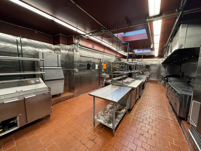 More Photos Of 388 Medford Ave, Patchogue Restaurant For Lease