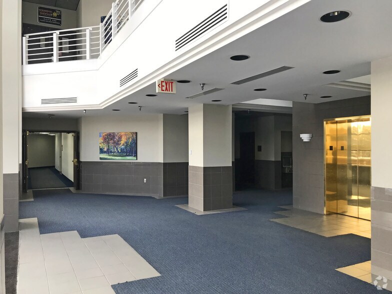 More Photos Of 30201 Orchard Lake Rd, Farmington Hills Office For Sale