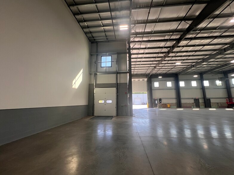 More Photos Of 17 Enterprise Dr, Monroe Manufacturing For Lease