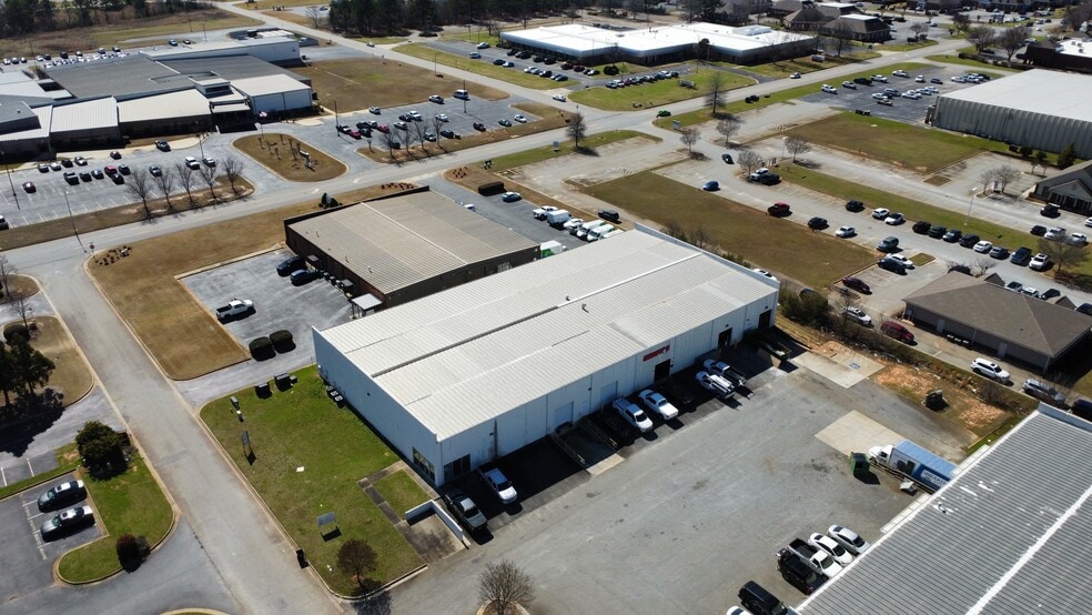 More Photos Of 105 Borders Way, Warner Robins Warehouse For Lease