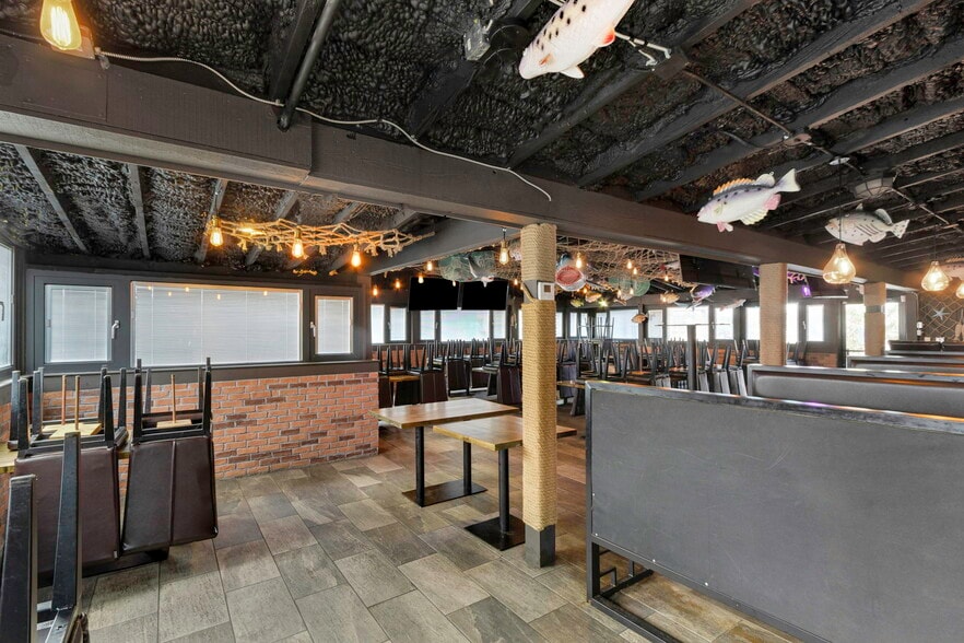 More Photos Of 2901 Tyrone Blvd, Saint Petersburg Restaurant For Sale