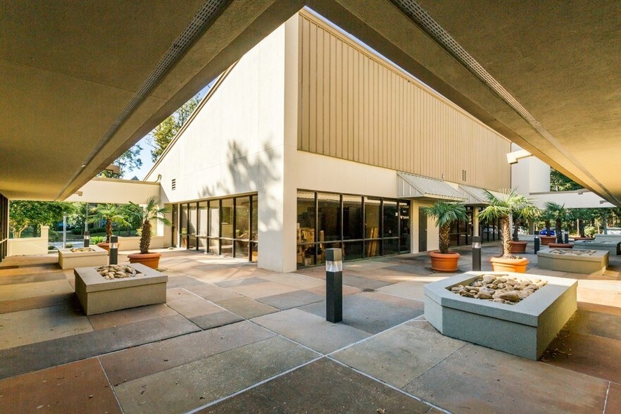More Photos Of 200 Greenleaves Blvd, Mandeville Office For Lease