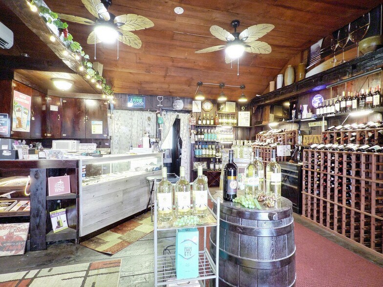 More Photos Of 3732 NY-31 Rt, Canastota Restaurant For Sale