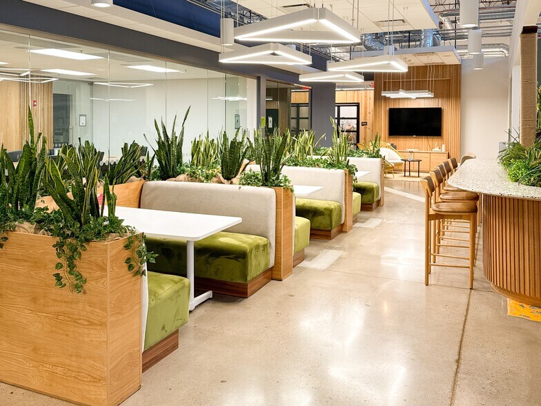 More Photos Of 4750 S 44th Pl, Phoenix Research And Development For Lease